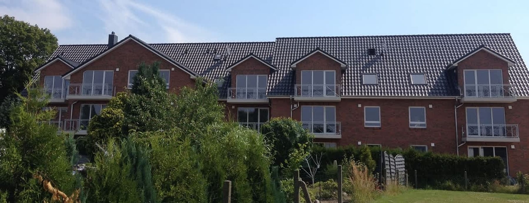 Mehrfamilienhaus mit neuem Dach – Wegner Bedachungen